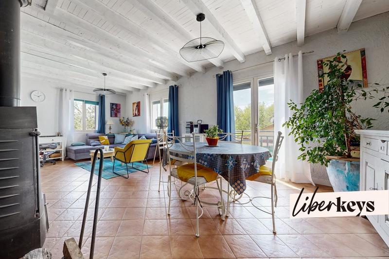 Maison - 180 m² - 5 pièces