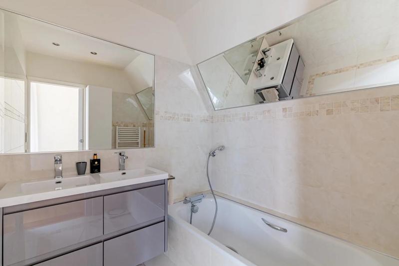 Maison - 200 m² - 7 pièces