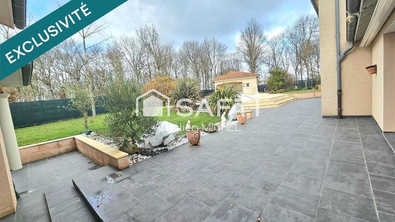 Maison - 236 m² - 8 pièces