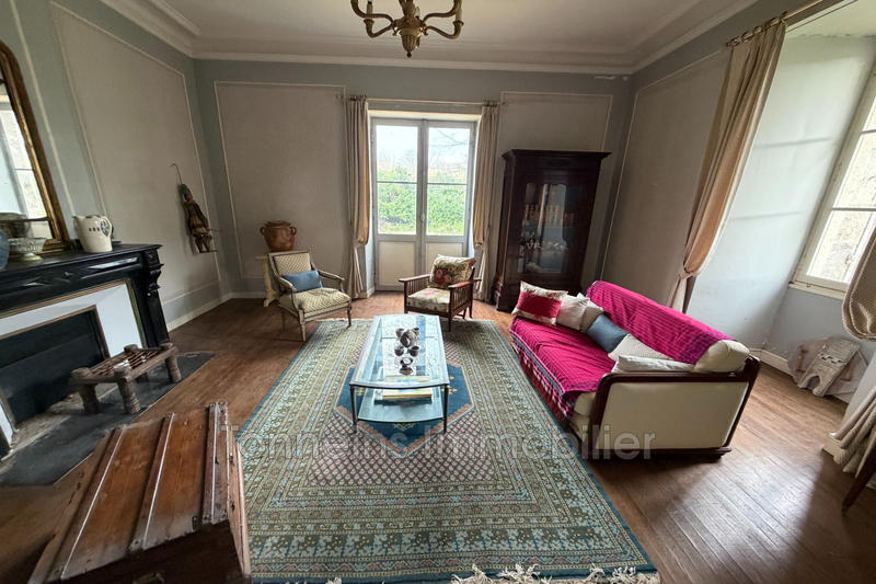 Maison - 236 m² - 6 pièces