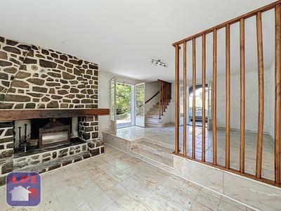 Maison - 230 m² - 6 pièces