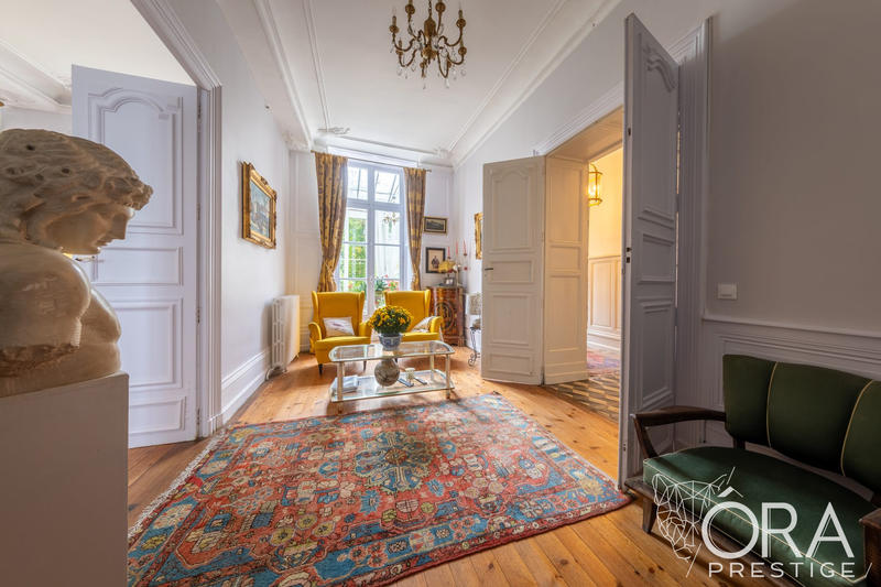 Maison ancienne - 430 m² - 17 pièces