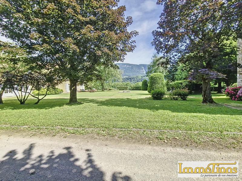 Propriété - 635 m² - 20 pièces