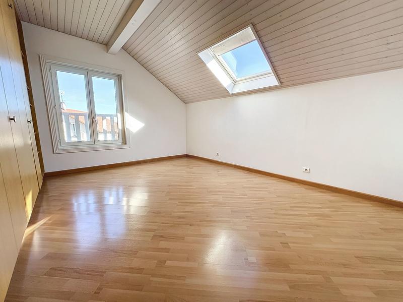 Maison - 222 m² - 7 pièces