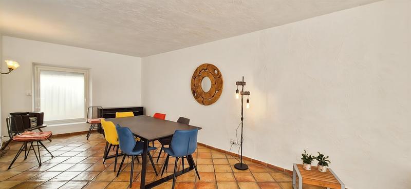 Maison - 221 m² - 8 pièces