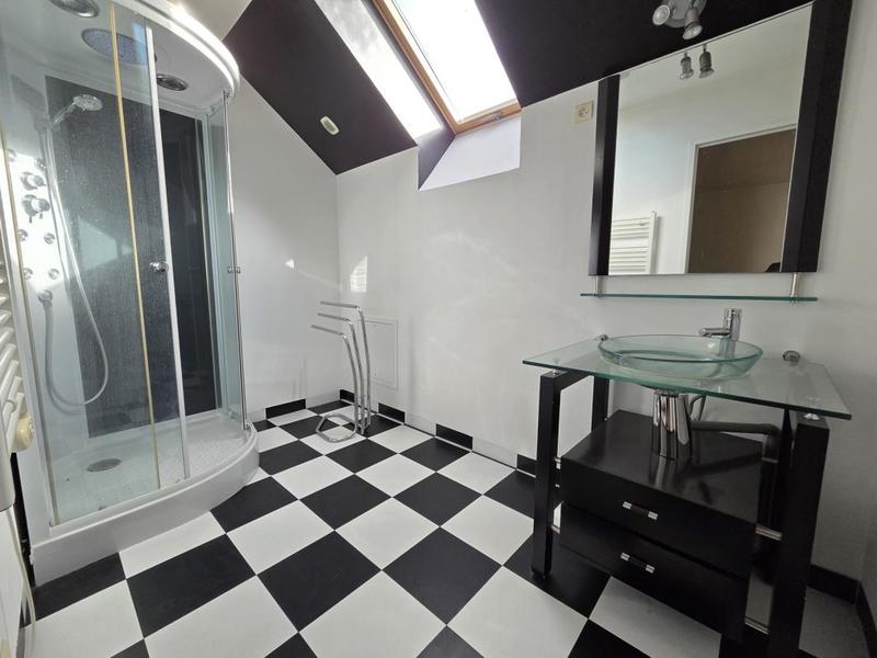 Pavillon - 140 m² - 8 pièces