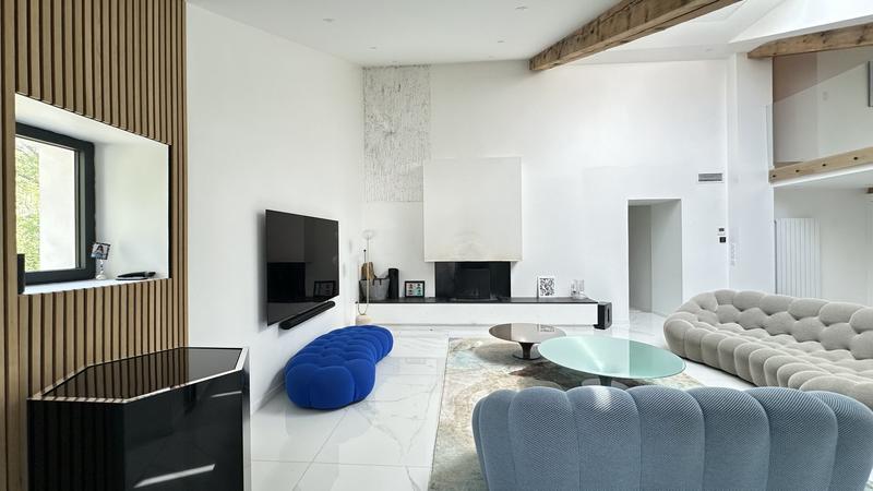 Maison - 322 m² - 9 pièces