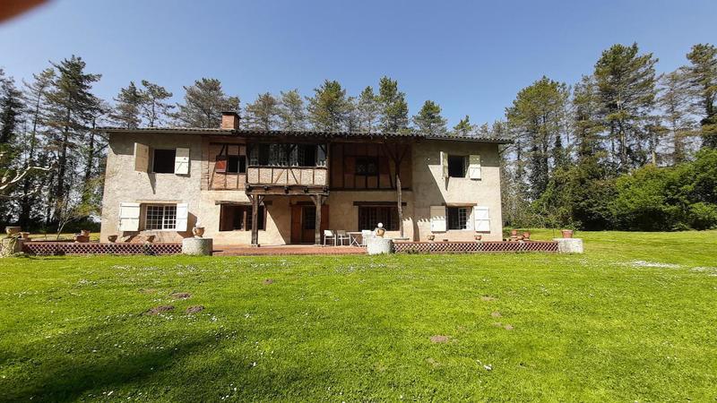 Maison - 416 m² - 11 pièces