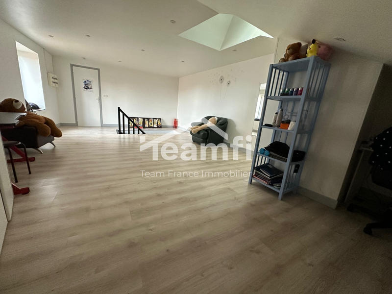 Maison - 181 m² - 7 pièces