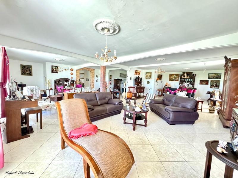 Maison - 362 m² - 8 pièces