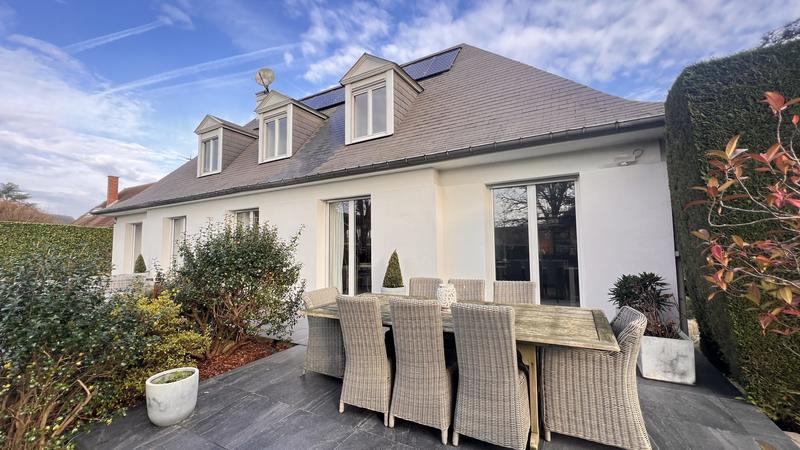 Maison - 212 m² - 8 pièces