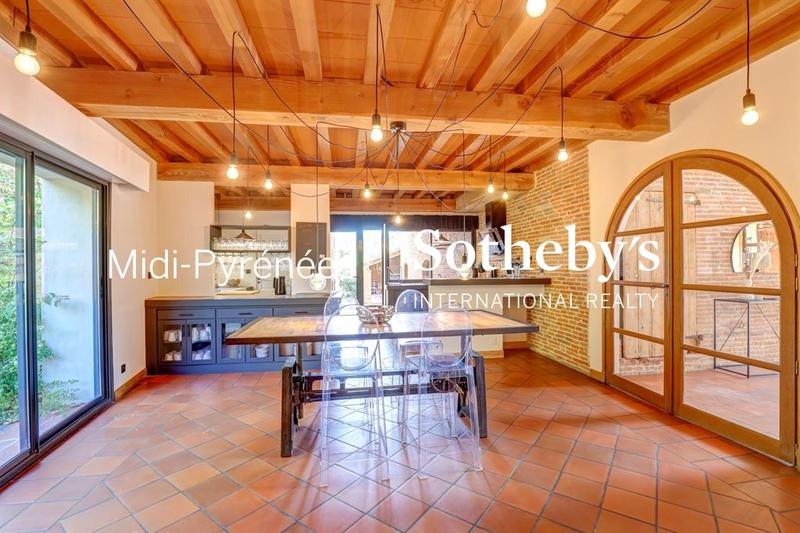 Maison - 560 m² - 12 pièces