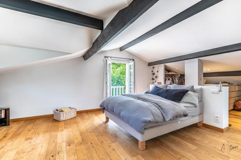 Maison - 180 m² - 8 pièces