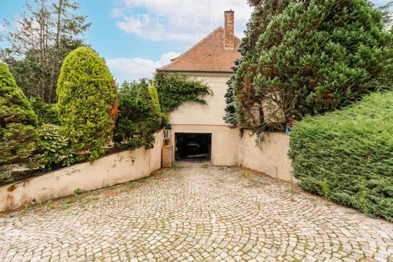 Demeure - 250 m² - 10 pièces