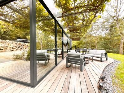 Maison - 239 m² - 7 pièces