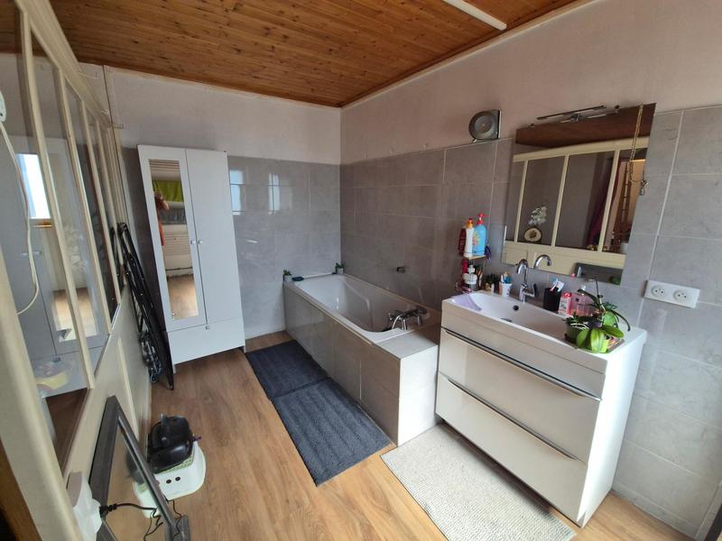 Maison - 166 m² - 8 pièces