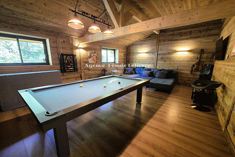 Châlet - 240 m² - 10 pièces