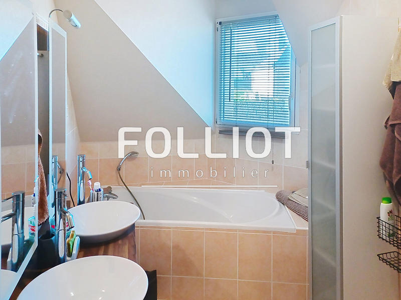 Maison - 245 m² - 9 pièces