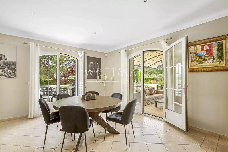 Villa - 248 m² - 8 pièces