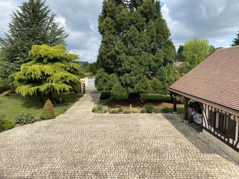 Propriété - 248 m² - 6 pièces