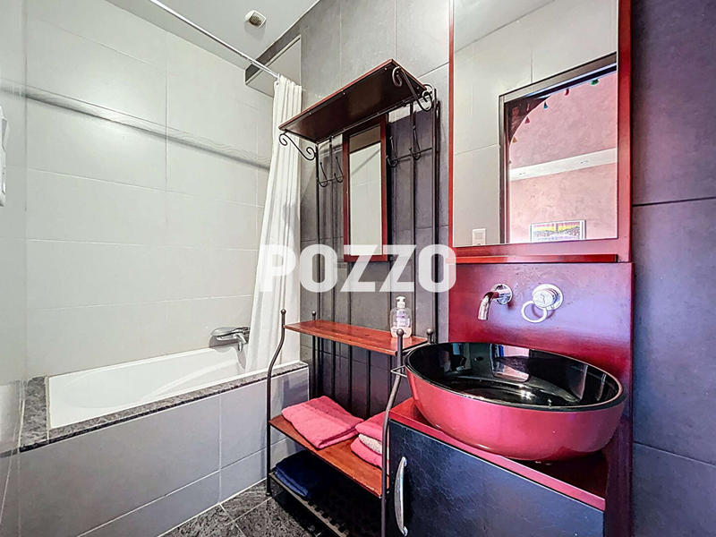 Maison - 210 m² - 8 pièces