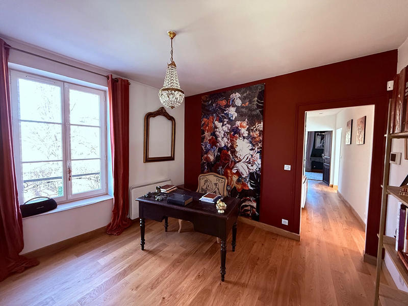 Maison - 250 m² - 8 pièces