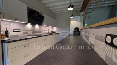 Maison - 342 m² - 14 pièces