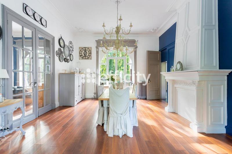 Demeure - 458 m² - 16 pièces