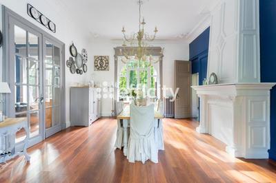 Demeure - 458 m² - 16 pièces