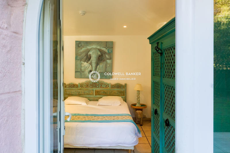 Hôtel particulier - 654 m² - 20 pièces