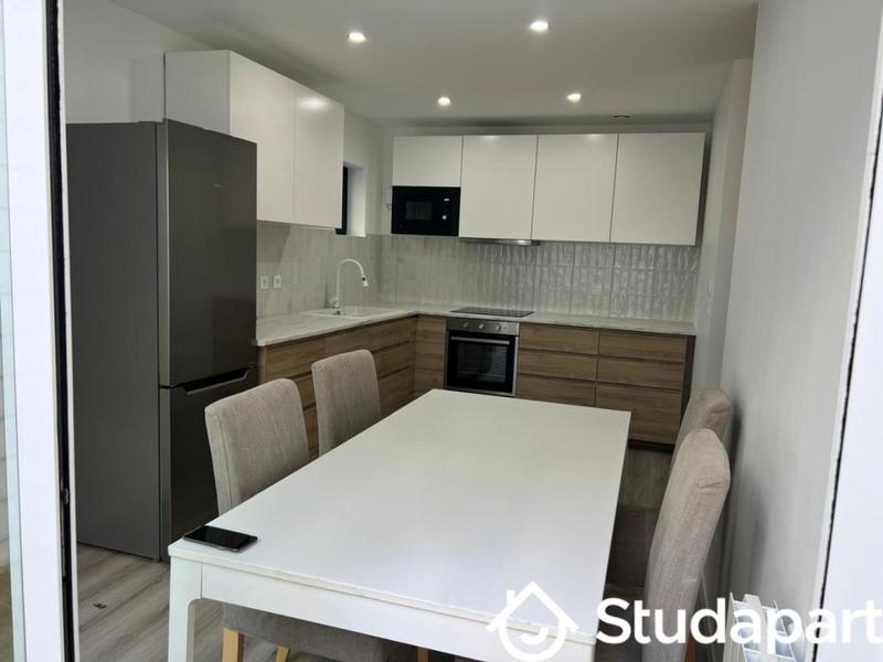 Chambre - 13 m² - 1 pièce