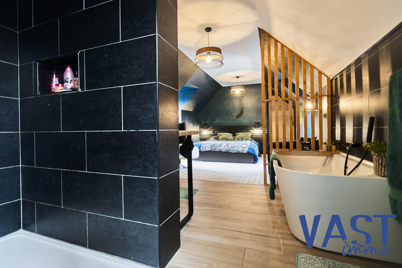 Maison - 217 m² - 6 pièces