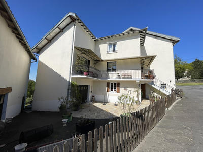 Maison de village - 220 m² - 8 pièces
