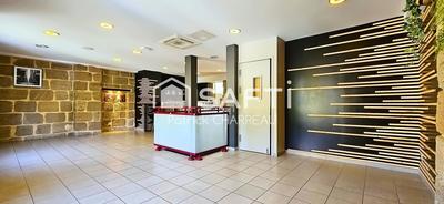 Local commercial - 214 m² - 7 pièces