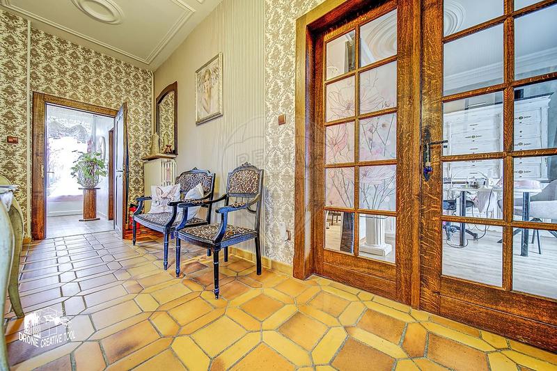 Maison - 243 m² - 7 pièces