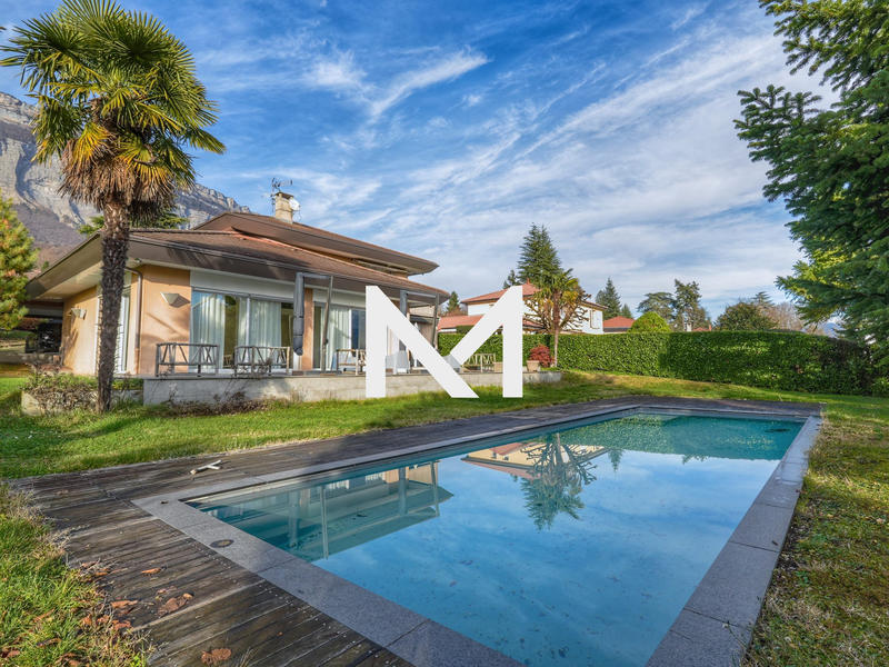 Villa - 212 m² - 6 pièces
