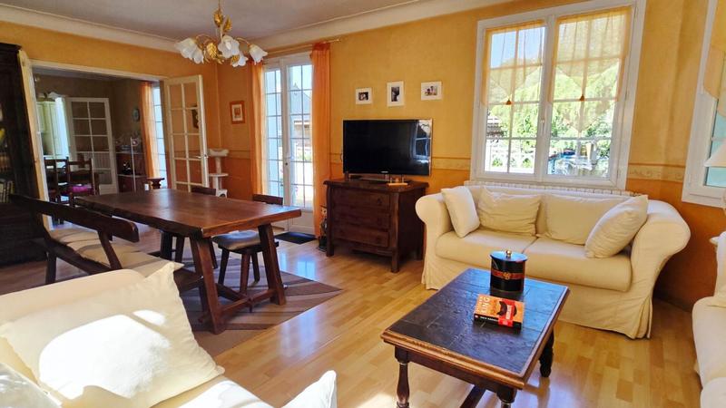 Maison - 168 m² - 9 pièces