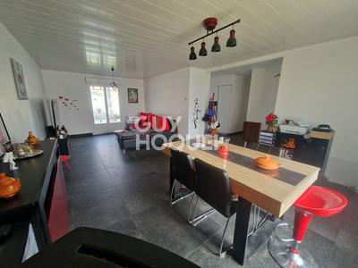 Maison - 93 m² - 5 pièces