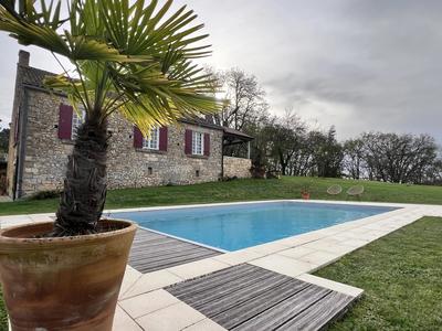 Maison - 465 m² - 13 pièces