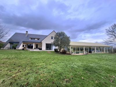 Maison - 279 m² - 9 pièces