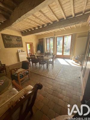 Maison - 227 m² - 8 pièces