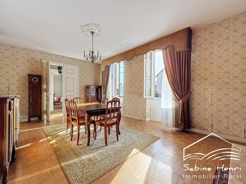 Maison ancienne - 215 m² - 8 pièces