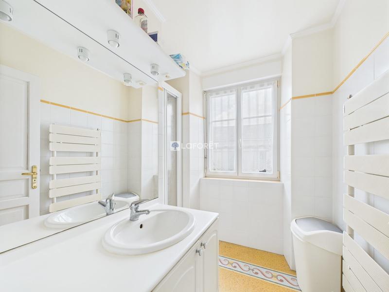 Maison traditionnelle - 165 m² - 8 pièces