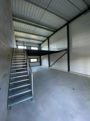 Local d'activité / Entrepôt - 140 m²