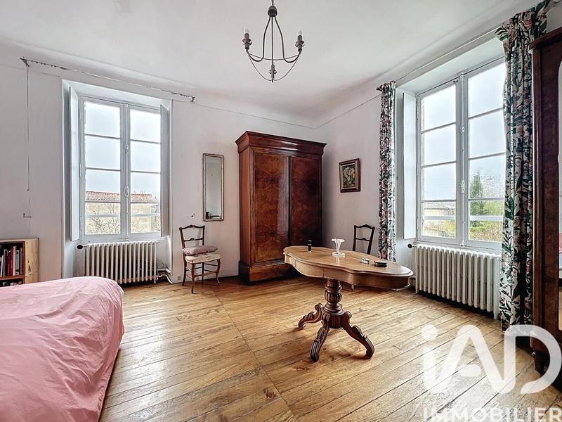 Maison - 209 m² - 10 pièces