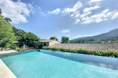 Maison contemporaine - 245 m² - 6 pièces