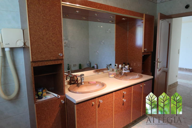 Maison - 400 m² - 7 pièces