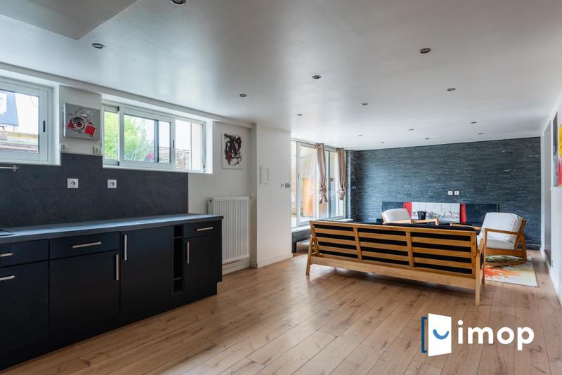 Maison - 220 m² - 8 pièces