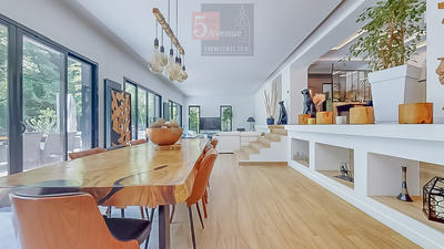 Maison - 260 m² - 7 pièces