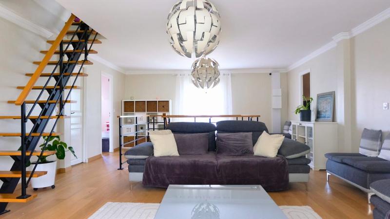 Maison - 220 m² - 8 pièces